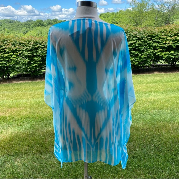 Chico’s Luna Ikat Peri Poncho - Picture 7 of 15